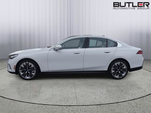 New 2027 BMW 530i w/ Premium Package RWD image 4