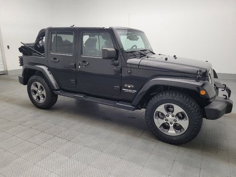 Used 2016 Jeep Wrangler Unlimited Sahara w/ Connectivity Group image 11