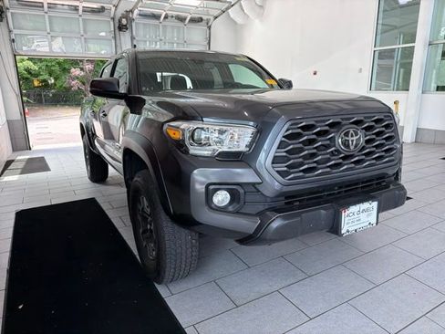 Used 2021 Toyota Tacoma TRD Off-Road w/ Technology Package AWD/4WD image 6