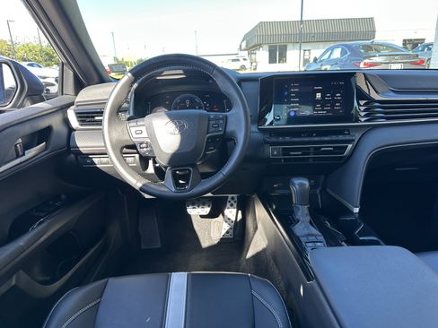 Used 2025 Toyota Camry SE FWD image 15