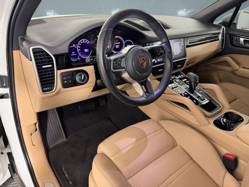 Used 2023 Porsche Cayenne Platinum Edition image 4