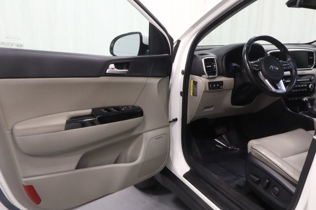 Used 2022 Kia Sportage EX w/ EX Technology Package AWD/4WD image 8
