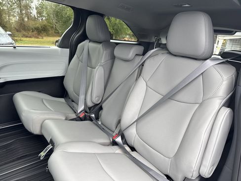 New 2025 Toyota Sienna XLE w/ XLE Plus Package image 24