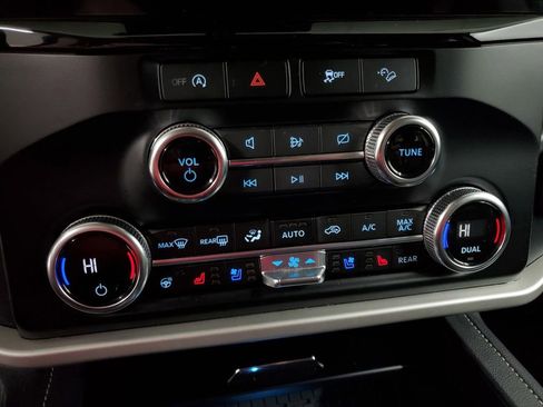 Used 2024 Ford Expedition Max XLT image 16