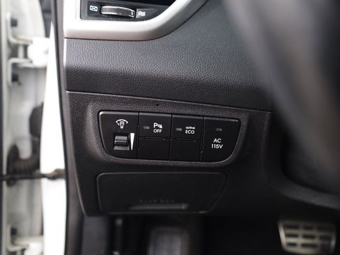 Used 2013 Hyundai Veloster w/ Tech Pkg FWD image 24
