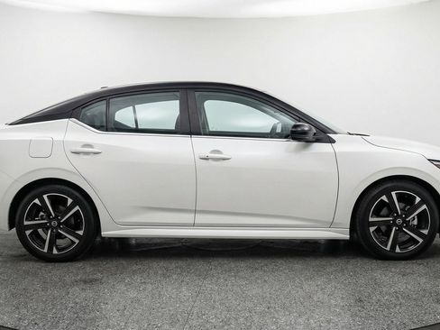 Used 2025 Nissan Sentra SV FWD image 11