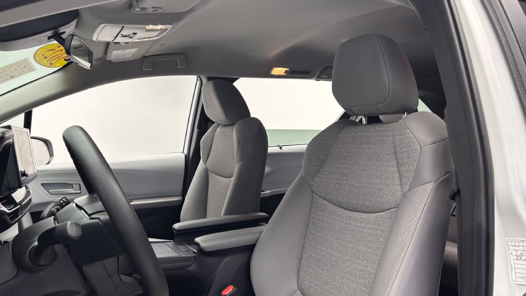 Used 2025 Toyota Sienna LE FWD image 10