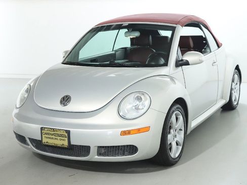 Used 2009 Volkswagen Beetle Blush image 2