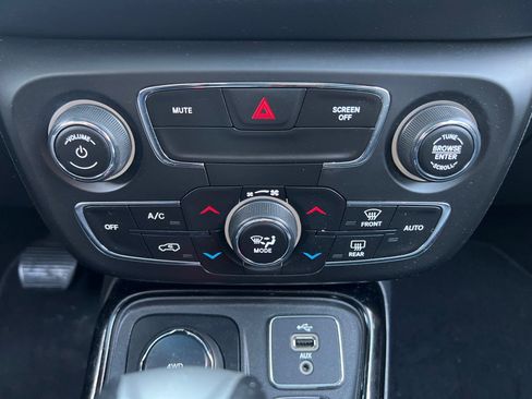 Used 2018 Jeep Compass Limited w/ Navigation Group AWD/4WD image 30