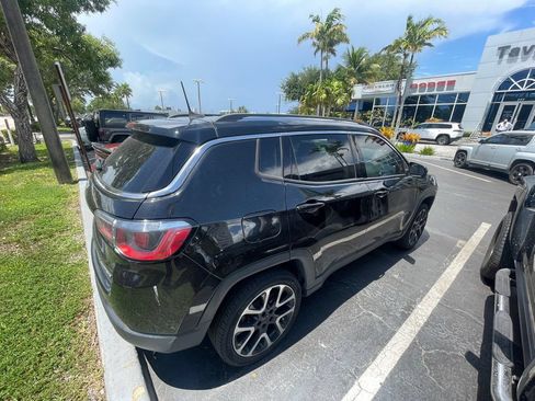 Used 2018 Jeep Compass Limited AWD/4WD image 2