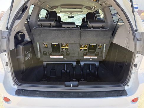 Used 2017 Toyota Sienna SE Premium image 27