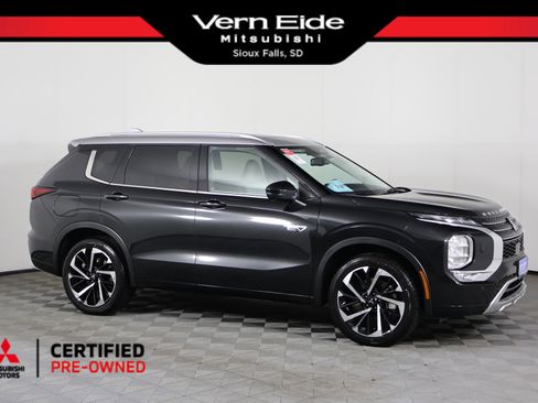 Used 2025 Mitsubishi Outlander SEL image 1