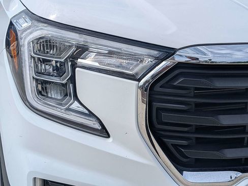 Used 2024 GMC Terrain SLE FWD image 9