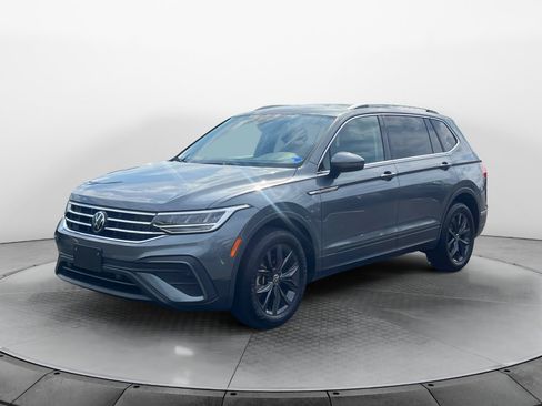 Used 2024 Volkswagen Tiguan SE AWD/4WD image 3