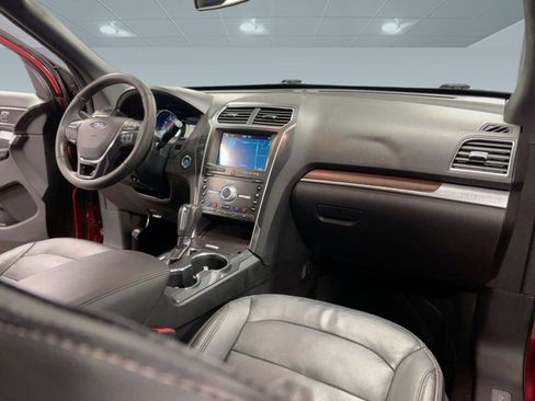 Used 2019 Ford Explorer Limited w/ Class III Trailer Tow Package image 29