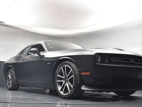 Used 2023 Dodge Challenger R/T w/ Plus Package image 28