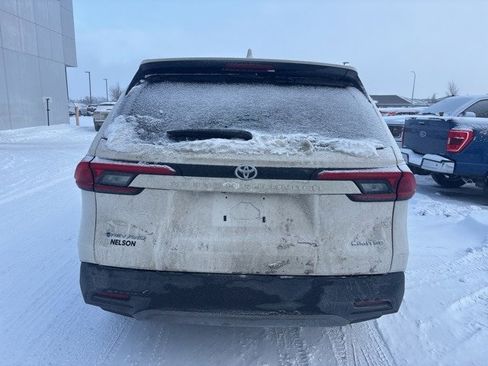 Used 2024 Toyota Grand Highlander XLE image 5