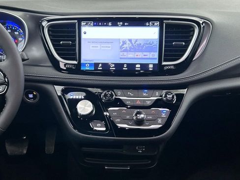 New 2026 Chrysler Pacifica Select image 12