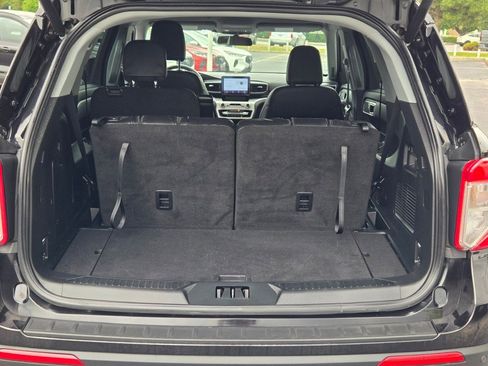 Used 2022 Ford Explorer XLT w/ Equipment Group 202A image 13