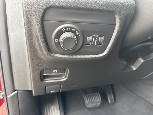 Used 2024 Jeep Grand Cherokee L Laredo AWD/4WD image 34