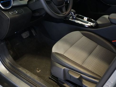 Certified 2025 Chevrolet Trax LT image 22