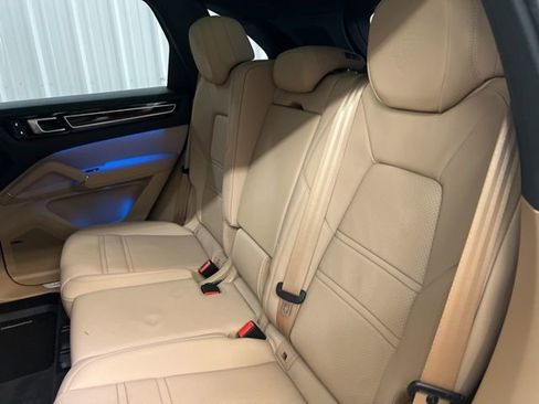 Used 2023 Porsche Cayenne Platinum Edition image 15
