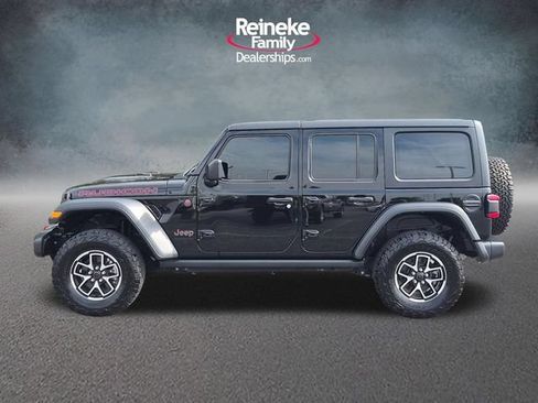 Used 2024 Jeep Wrangler Unlimited Rubicon w/ Convenience Group AWD/4WD image 9
