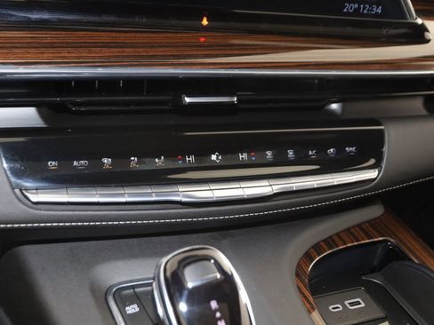 Used 2022 Cadillac Escalade Premium Luxury image 34