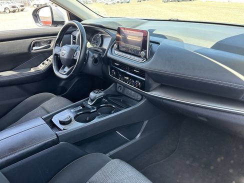 Used 2025 Nissan Rogue SV AWD/4WD image 13