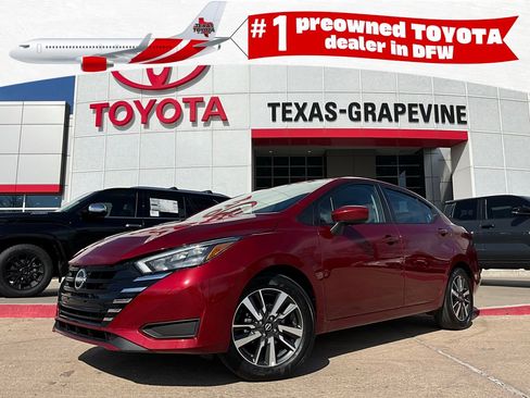 Used 2025 Nissan Versa SV image 1