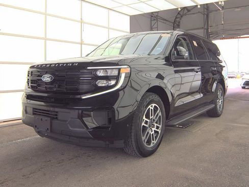 Used 2025 Ford Expedition Max Active AWD/4WD image 1