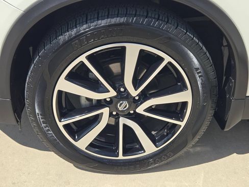 Used 2020 Nissan Rogue SL w/ Premium Package FWD image 32