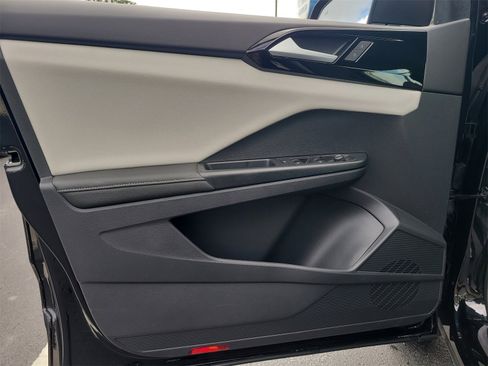 Certified 2025 Volkswagen Taos S image 15