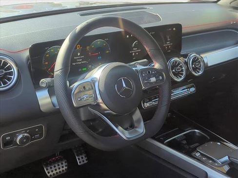 Used 2023 Mercedes-Benz EQB 300 4MATIC image 3