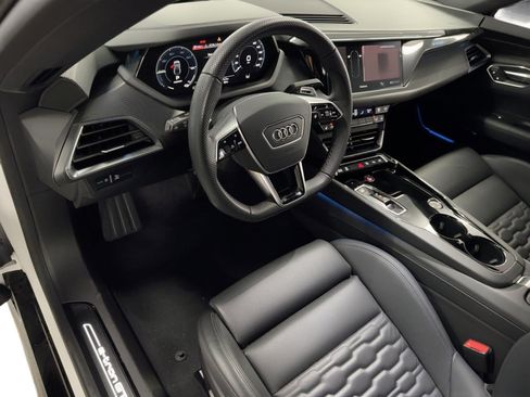 Used 2023 Audi e-tron GT Prestige w/ Prestige Package image 4