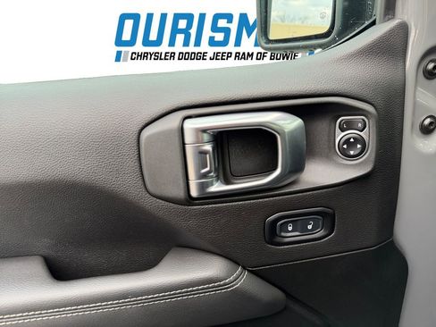 Used 2023 Jeep Wrangler Unlimited Sahara w/ Cold Weather Group image 19