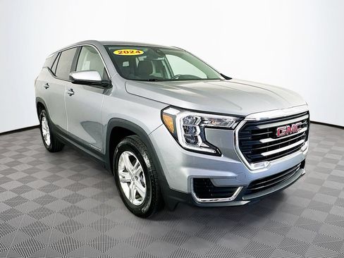 Used 2024 GMC Terrain SLE FWD image 2
