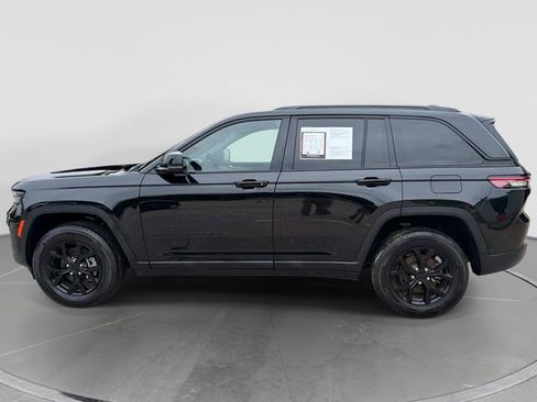 Used 2024 Jeep Grand Cherokee Altitude AWD/4WD image 7