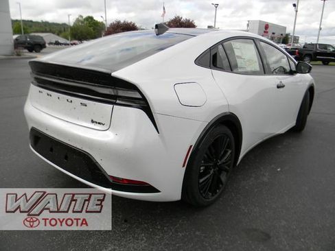 New 2026 Toyota Prius Plug-In Hybrid FWD image 2