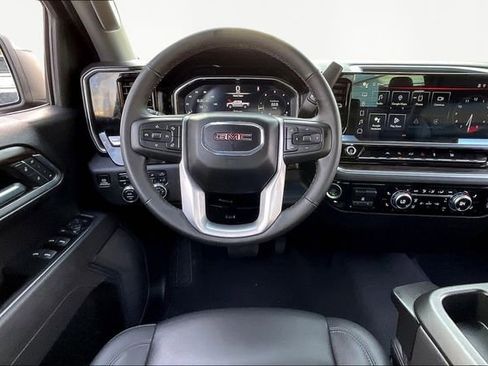 Used 2025 GMC Sierra 1500 SLT AWD/4WD image 8
