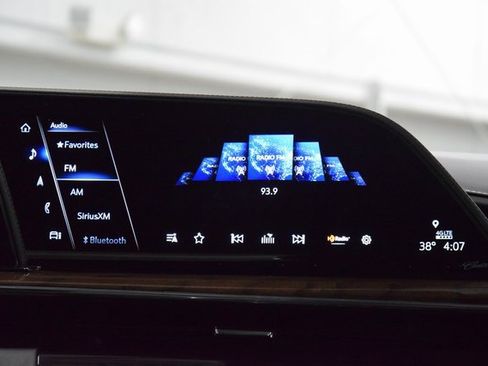 Used 2023 Cadillac Escalade Sport Platinum image 34