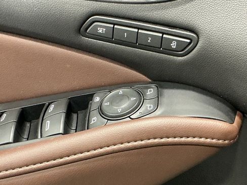 Used 2021 Buick Enclave Avenir w/ Avenir Technology Package image 17