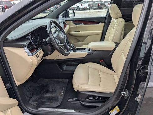 Used 2019 Cadillac XT5 Premium Luxury image 2