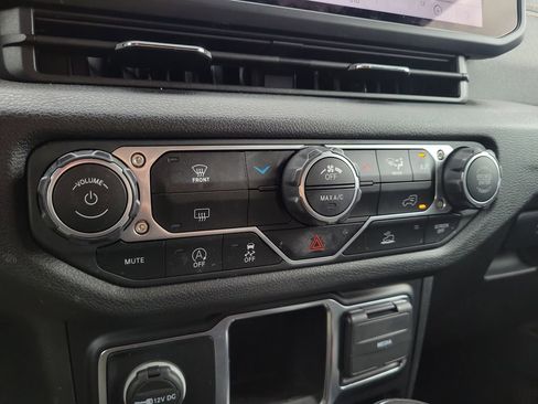 Used 2024 Jeep Wrangler Sport image 28