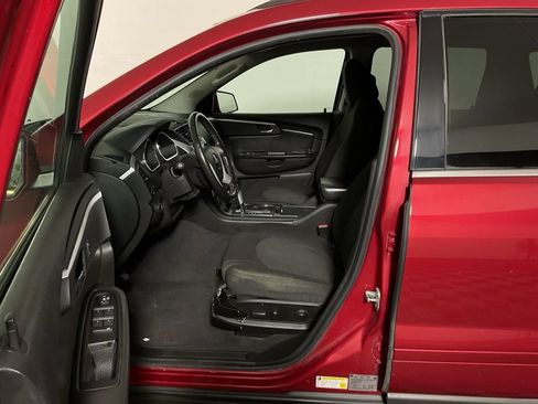 Used 2012 Chevrolet Traverse LT FWD image 16