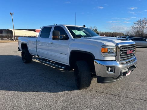 Used 2018 GMC Sierra 2500 SLE w/ SLE Preferred Package image 11