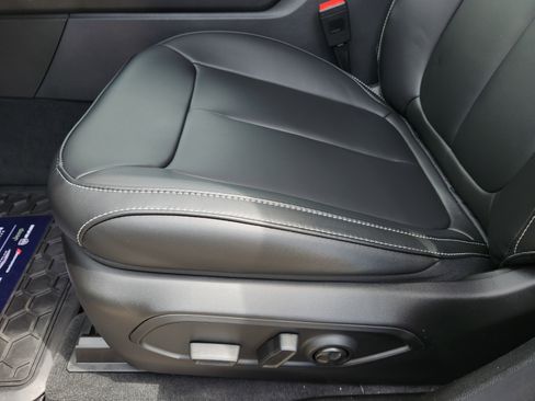 New 2026 Jeep Grand Cherokee Limited RWD image 17