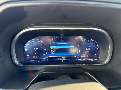 Used 2023 Chevrolet Suburban Premier image 10