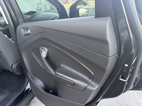 Used 2017 Ford Escape SE image 17