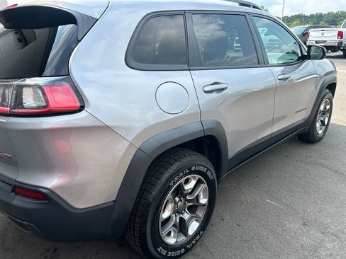 Used 2019 Jeep Cherokee Trailhawk AWD/4WD image 6